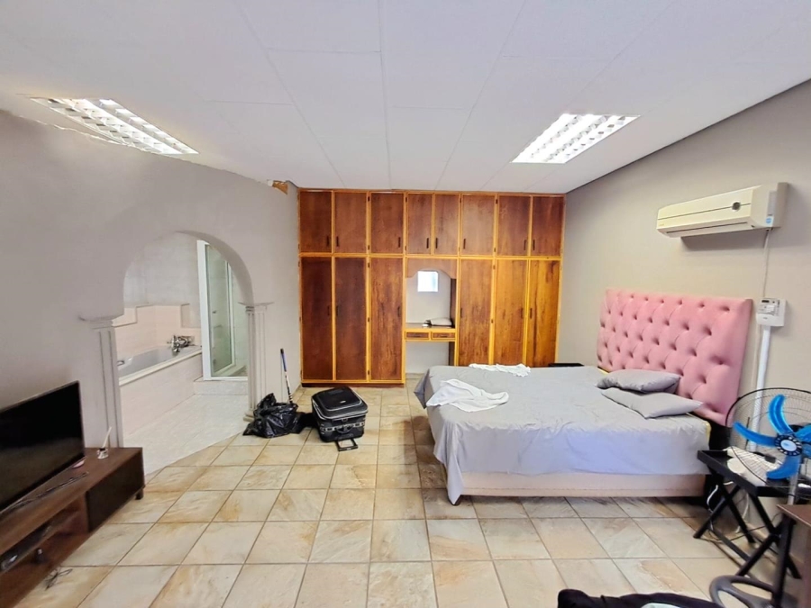 13 Bedroom Property for Sale in Generaal De Wet Free State